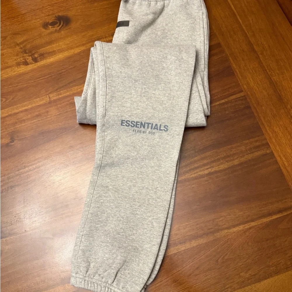 Essential Sweatpants - Picture 2 of 5